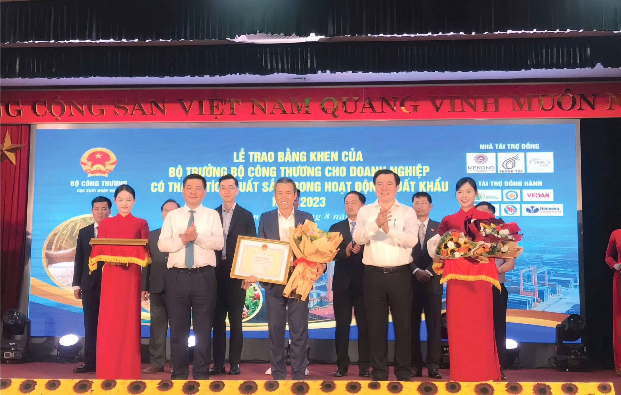 100% tổng giá trị sản xuất công nghiệp chế biến sữa