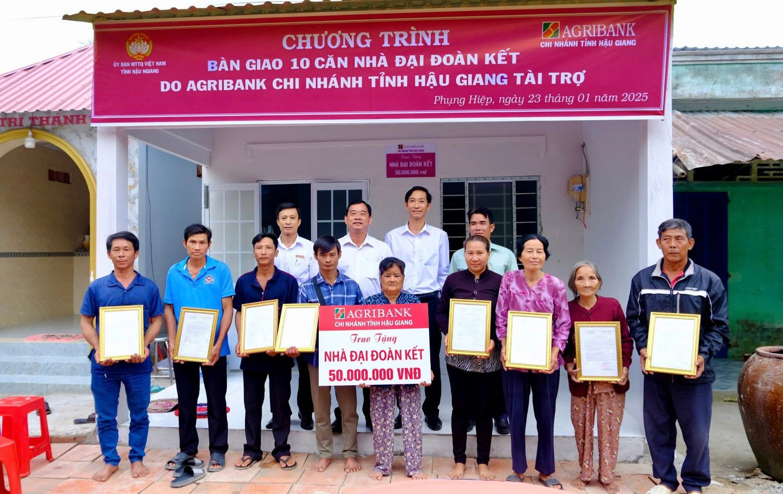 Agribank chung tay xây dựng mái ấm cho người nghèo - Ảnh 1.