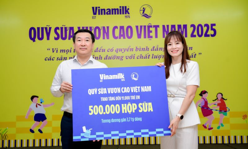 Vinamilk launches Vietnam Rising Milk Fund 2025 on the occasion of the 50th anniversary of national reunification - Ảnh 1.