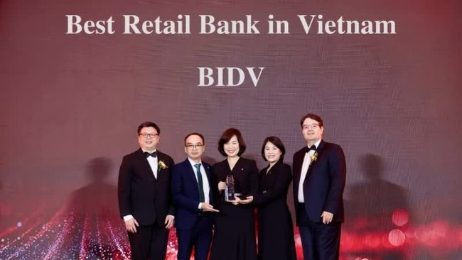BIDV viết tiếp thập kỷ dẫn đầu với cú đúp giải thưởng Ngân hàng Bán lẻ tốt nhất Việt Nam Tiền gửi tốt nhất châu Á