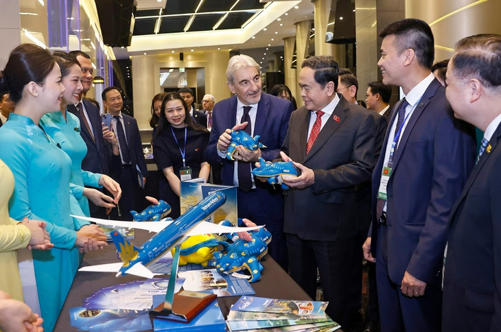Vietnam Airlines se mobilise face aux turbulences des marchés internationaux et vise une croissance à deux chiffres en 2026 - Ảnh 2.