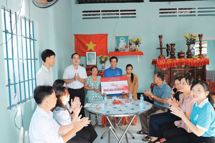 Agribank chung tay xây dựng mái ấm cho người nghèo - Ảnh 6.