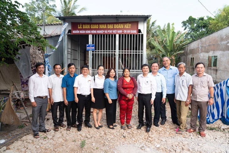 Agribank chung tay xây dựng mái ấm cho người nghèo - Ảnh 4.