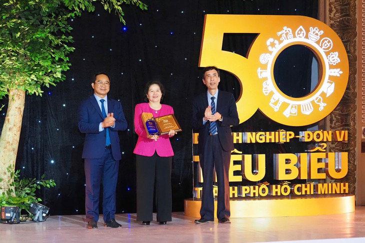 Vinamilk được vinh danh là doanh nghiệp tiêu biểu của TP Hồ Chí Minh nhân kỷ niệm 50 năm thống nhất đất nước - Ảnh 3.