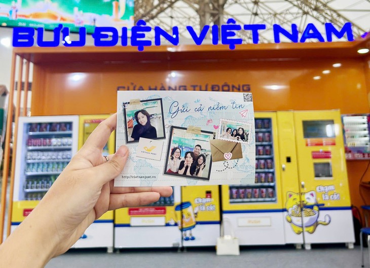 Bưu điện Việt Nam mang trải nghiệm bưu chính hiện đại đến Hội chợ Mùa thu 2025 - Ảnh 4.