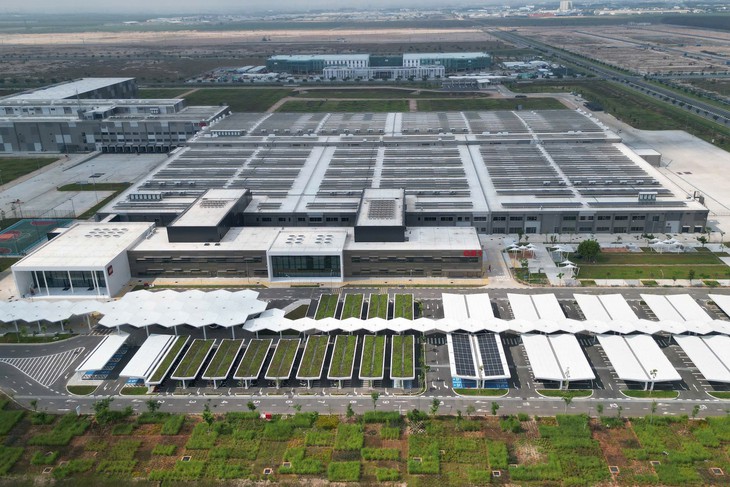 hinh-8-nha-may-lego-viet-nam-tai-binh-duong-duoc-coteccons-xay-dung-theo-tieu-chuan-leed-platinum.jpg